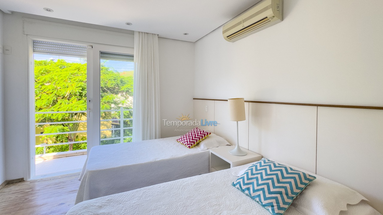 House for vacation rental in São Sebastião (Praia da Baleia)