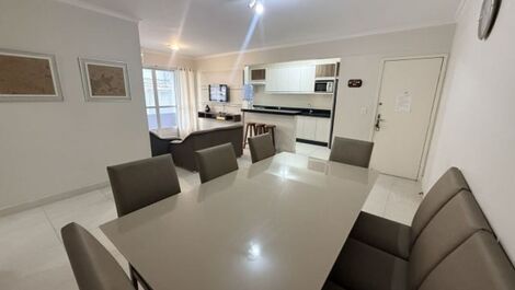 LINDO APARTAMENTO NA AVENIDA PRINCIPAL DE BOMBAS