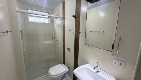 LINDO APARTAMENTO NA AVENIDA PRINCIPAL DE BOMBAS