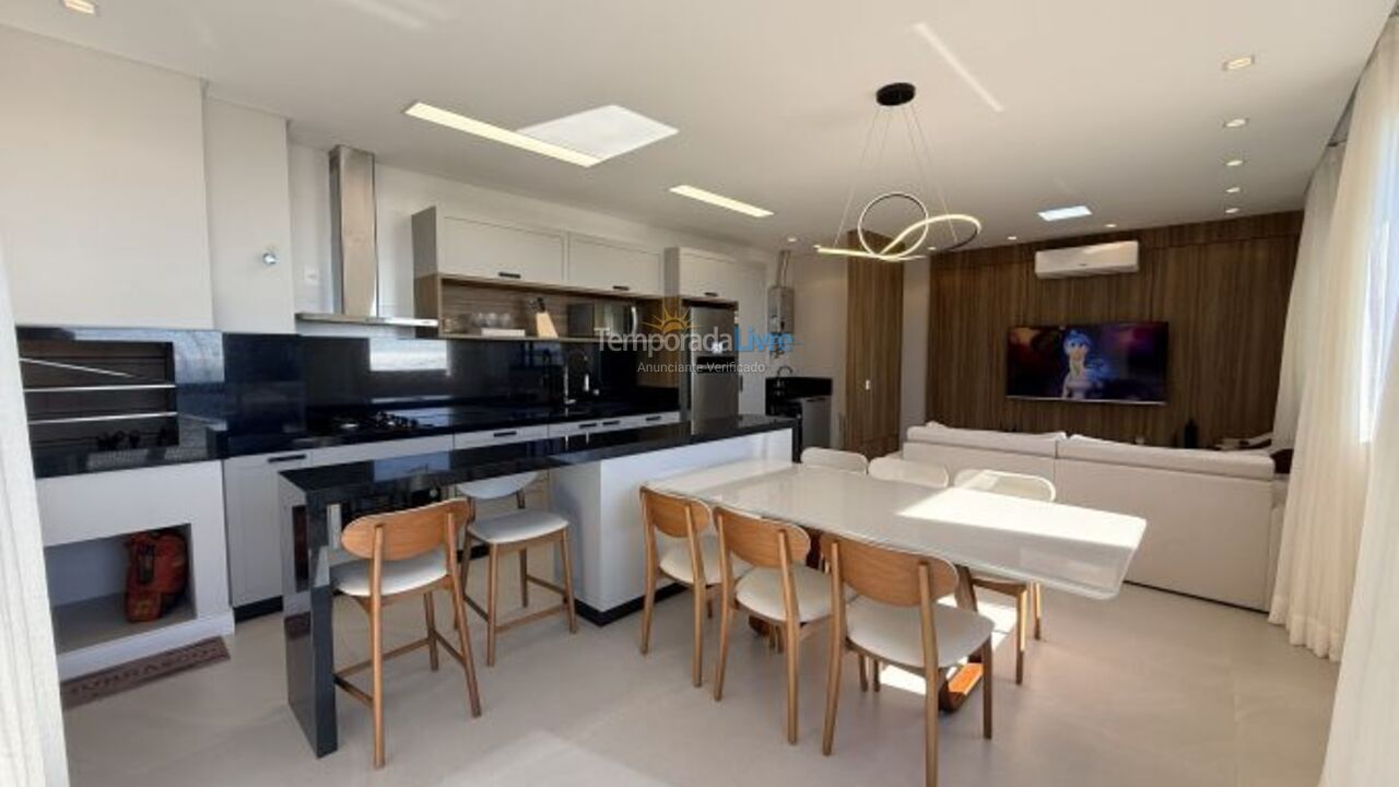 Apartamento para aluguel de temporada em Bombinhas (Praia de Bombas)
