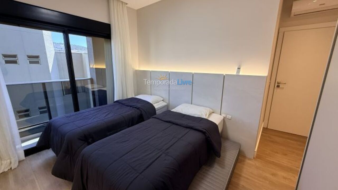 Apartamento para aluguel de temporada em Bombinhas (Praia de Bombas)