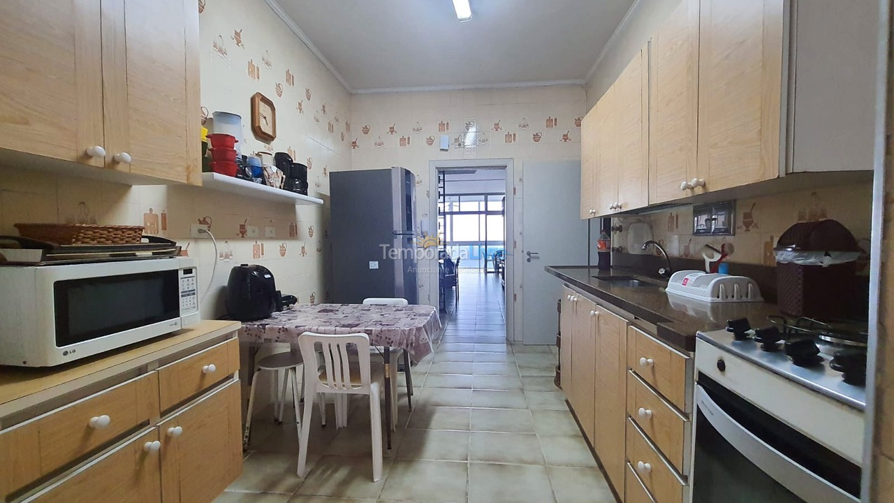 Apartamento para aluguel de temporada em Guarujá (Pitangueiras)
