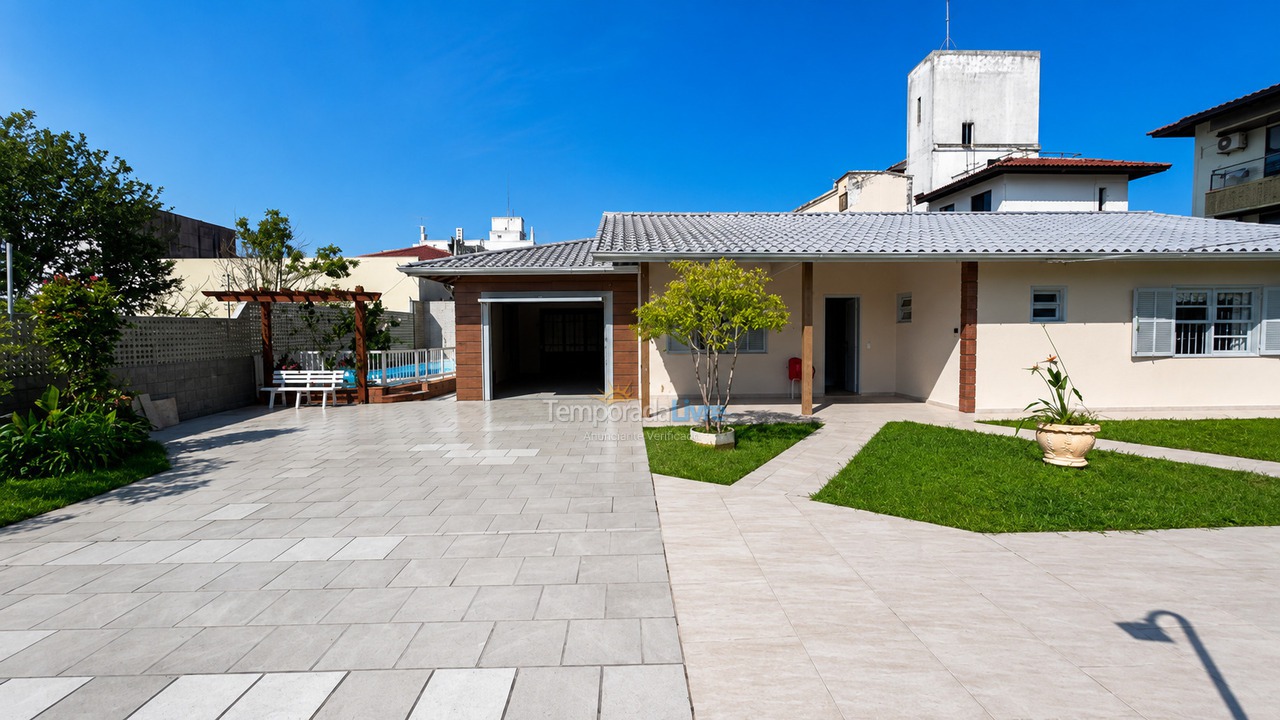 Casa para aluguel de temporada em Florianopolis (Canasvieiras)