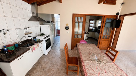 Casa de 4 dorm sendo 1 suíte, possui piscina privativa🏡🏖️