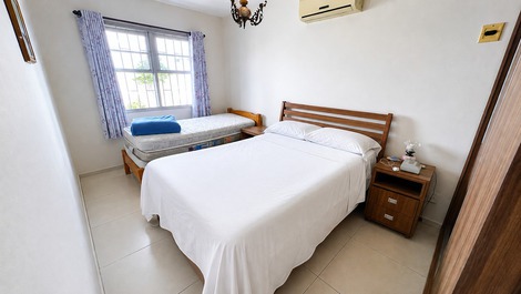 Casa de 4 dorm sendo 1 suíte, possui piscina privativa🏡🏖️