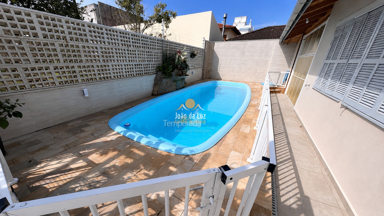 Casa para aluguel de temporada em Florianopolis (Canasvieiras)