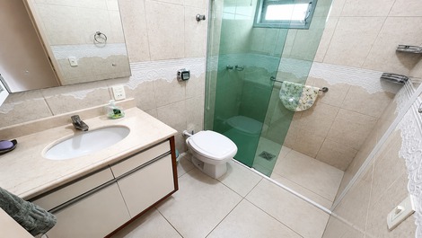 Casa de 4 dorm sendo 1 suíte, possui piscina privativa🏡🏖️