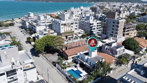 LC155F - CASA COM 4 SUITES E PISCINA NO MARISCAL - SC