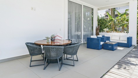 LC155F - CASA COM 4 SUITES E PISCINA NO MARISCAL - SC