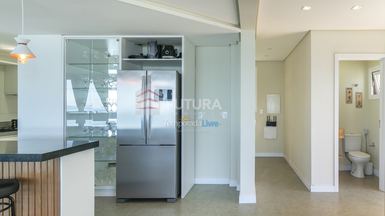 House for vacation rental in Bombinhas (Praia de Zimbros)
