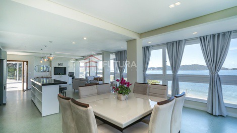 LC153F - Beachfront Triplex with 4 Suites, Zimboros Beach, Bombinhas