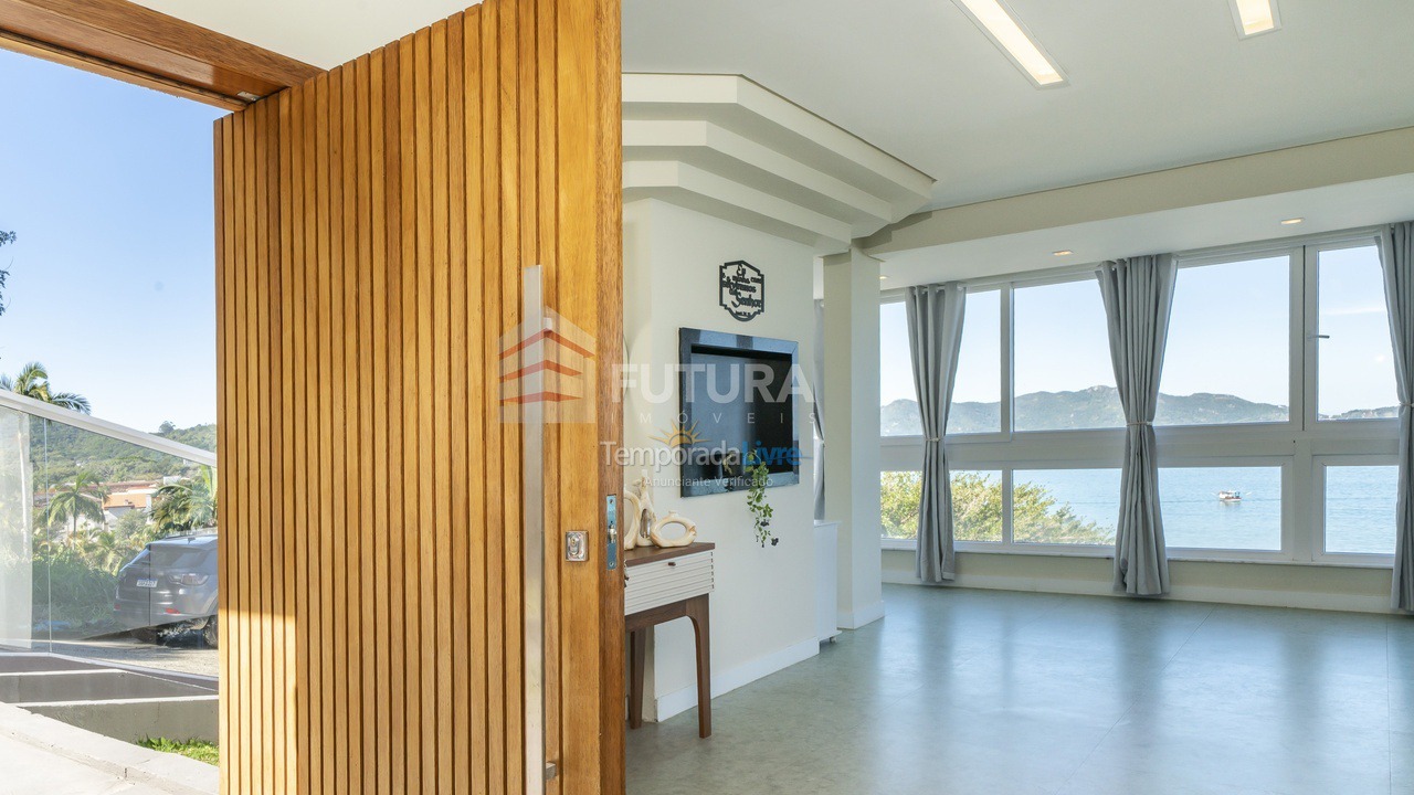 House for vacation rental in Bombinhas (Praia de Zimbros)