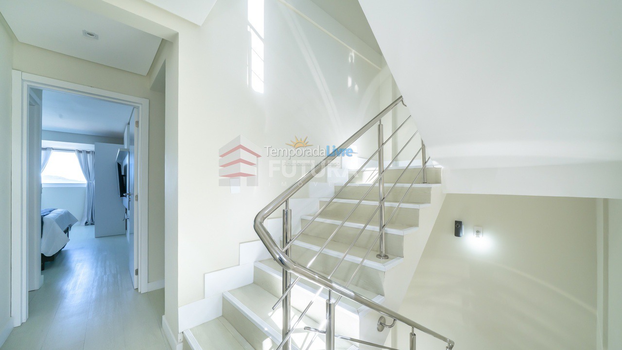 House for vacation rental in Bombinhas (Praia de Zimbros)
