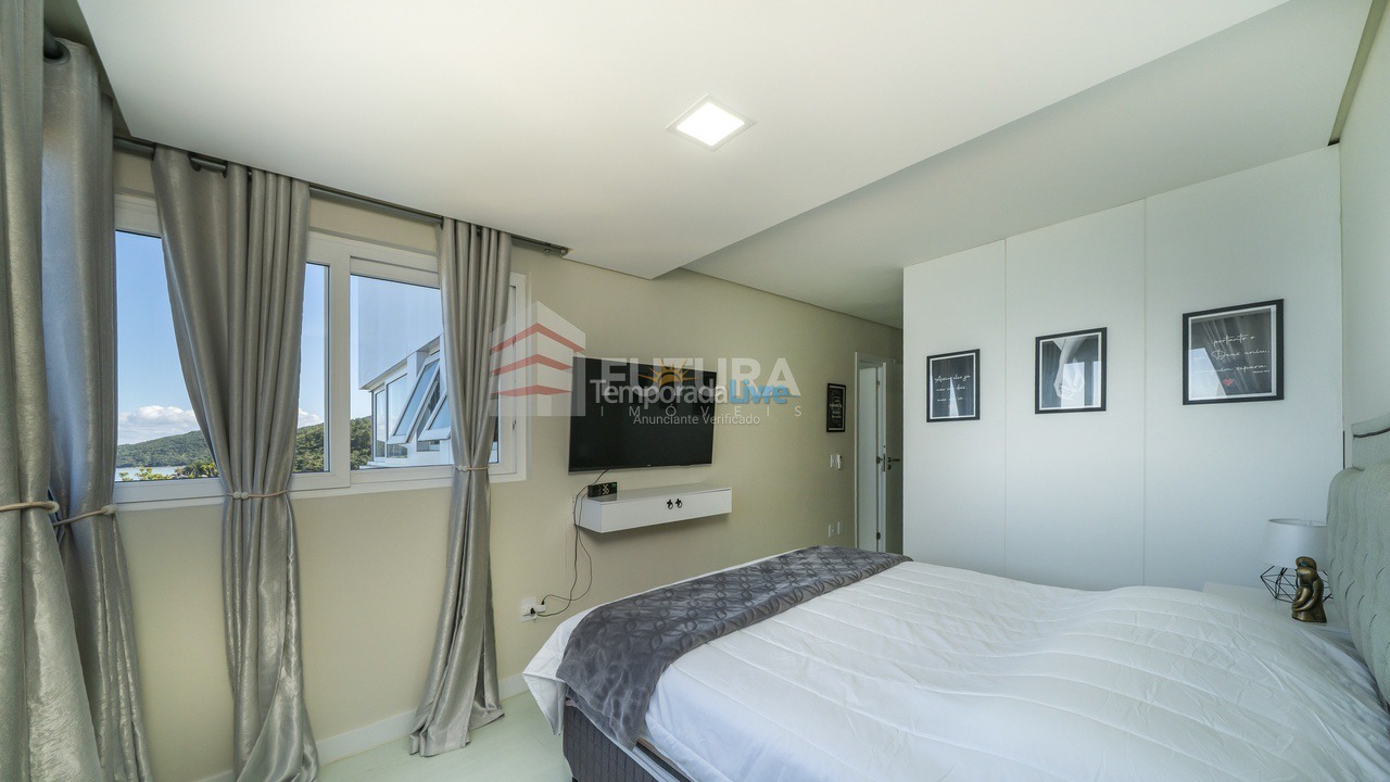 House for vacation rental in Bombinhas (Praia de Zimbros)