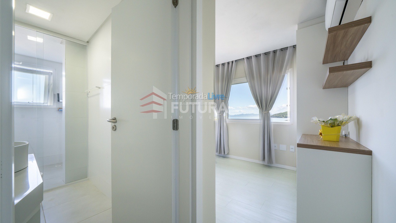 House for vacation rental in Bombinhas (Praia de Zimbros)