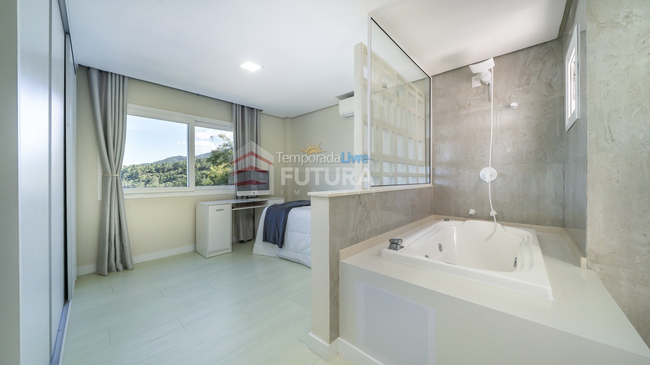House for vacation rental in Bombinhas (Praia de Zimbros)