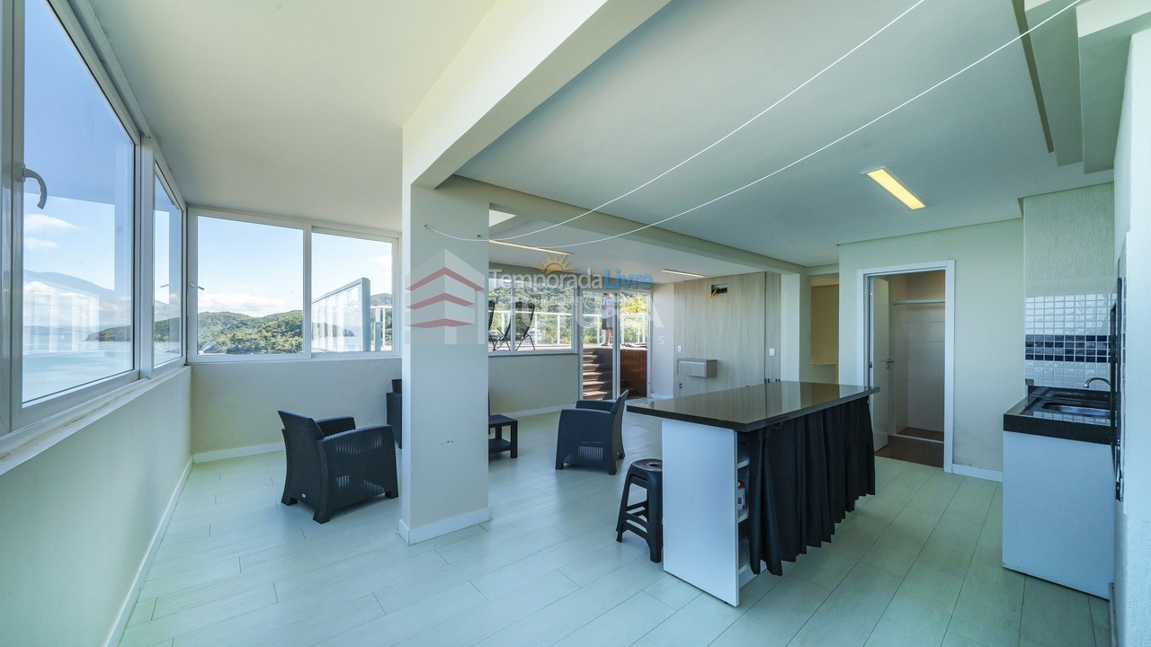 House for vacation rental in Bombinhas (Praia de Zimbros)
