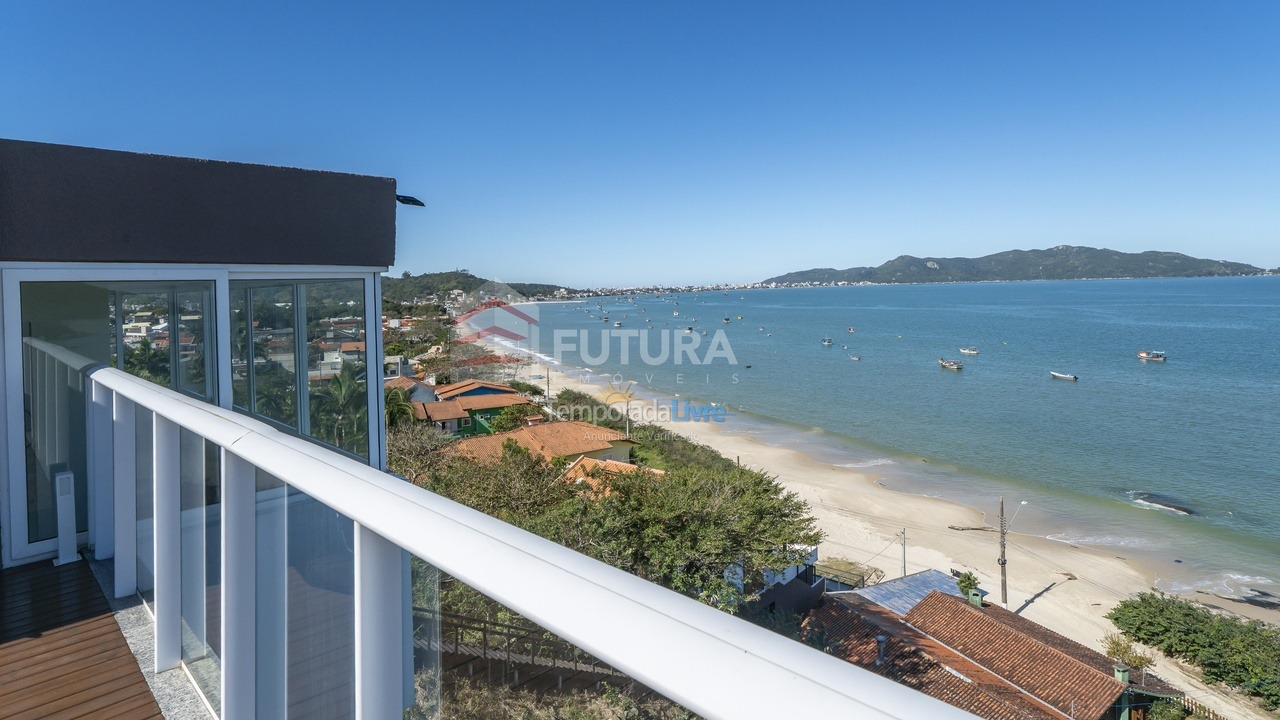 House for vacation rental in Bombinhas (Praia de Zimbros)