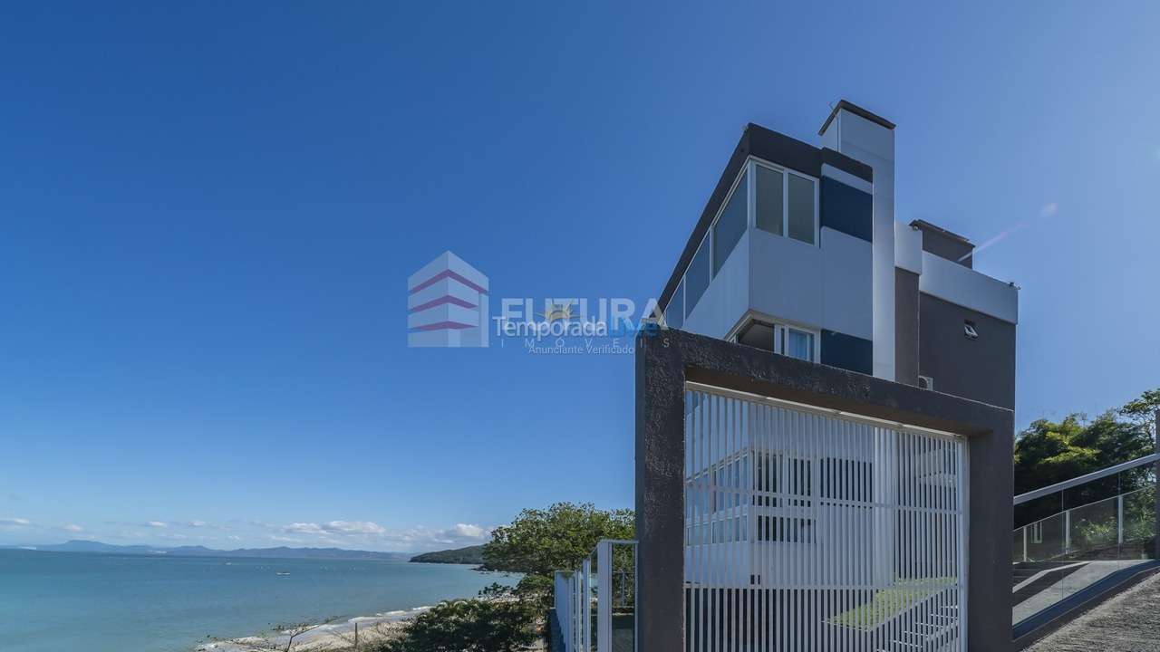 House for vacation rental in Bombinhas (Praia de Zimbros)