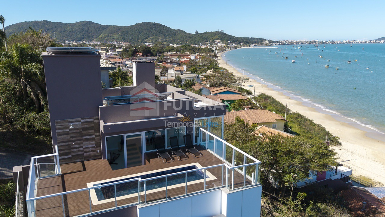 House for vacation rental in Bombinhas (Praia de Zimbros)