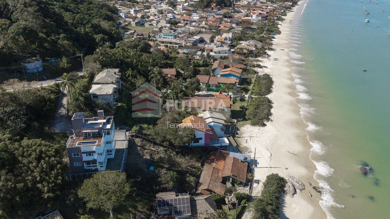 House for vacation rental in Bombinhas (Praia de Zimbros)
