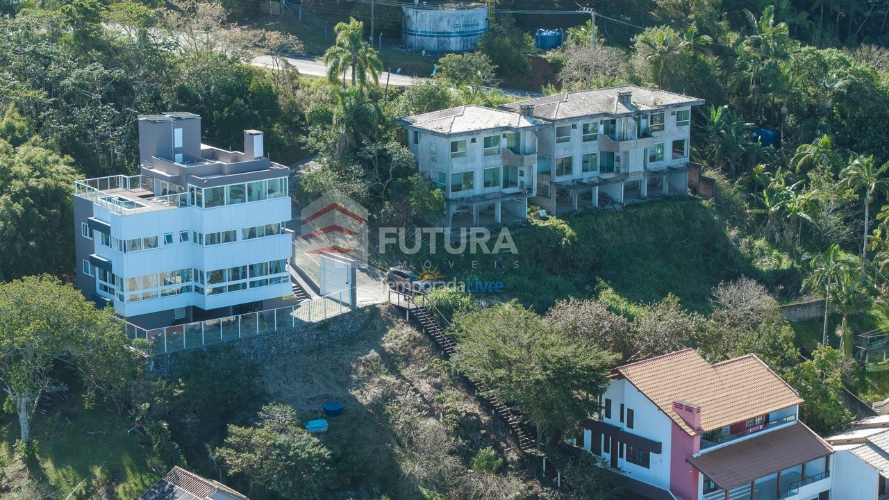 House for vacation rental in Bombinhas (Praia de Zimbros)