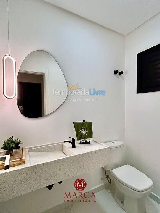 Apartamento para aluguel de temporada em Bombinhas (Canto Grande)