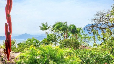 Belíssima casa no condomínio Ponta da Sela / Ilhabela