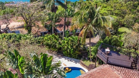 Belíssima casa no condomínio Ponta da Sela / Ilhabela