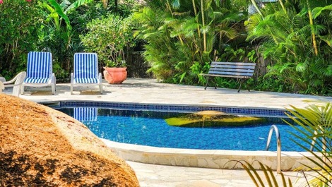 Belíssima casa no condomínio Ponta da Sela / Ilhabela