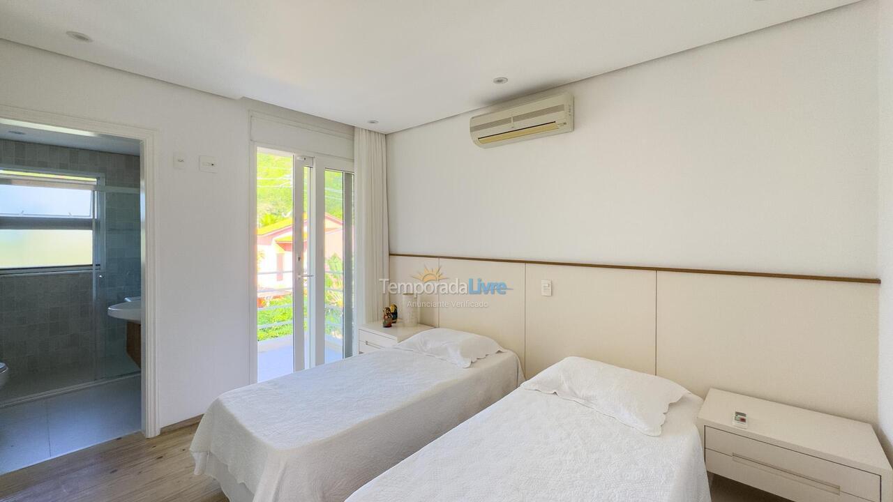 House for vacation rental in São Sebastião (Praia da Baleia)