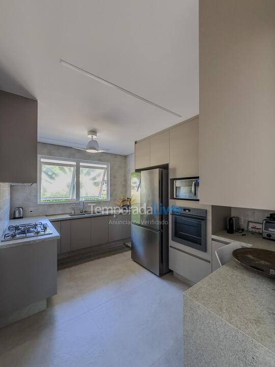 House for vacation rental in São Sebastião (Praia da Baleia)