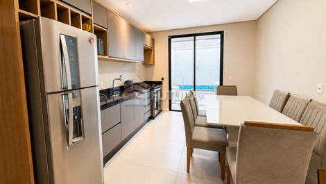 LC005EF - TRIPLEX WITH POOL, CANTO GRANDE BEACH - BOMBINHAS
