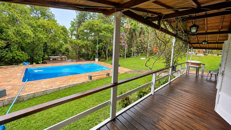 Sacada da casa da madeira 
