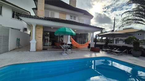 Espetacular Casa com 4 Suítes e Lazer Privativo | Jurerê Internacional