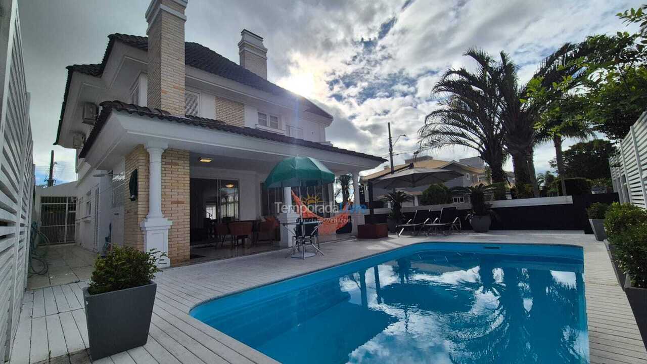 Casa para aluguel de temporada em Florianopolis (Jurerê Internacional)