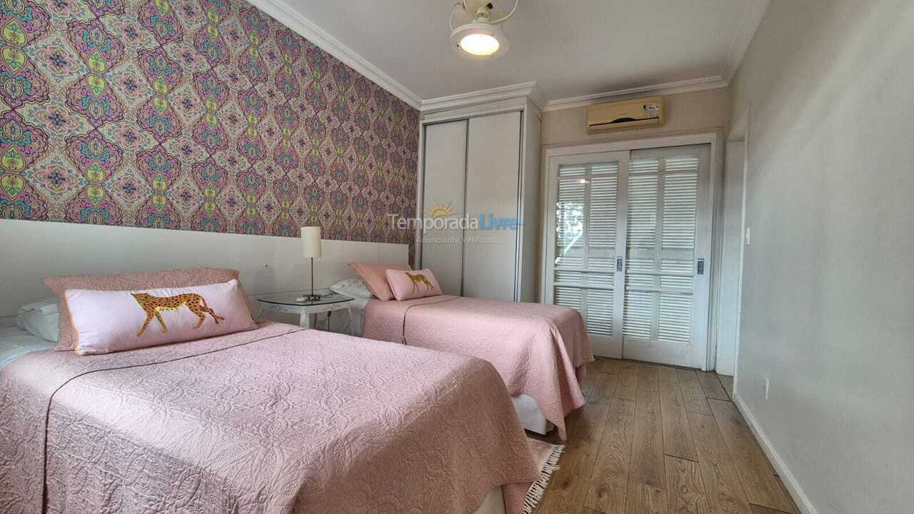 Casa para aluguel de temporada em Florianopolis (Jurerê Internacional)