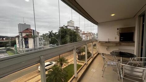 Apartamento Mobiliado com Varanda Gourmet em Jurerê