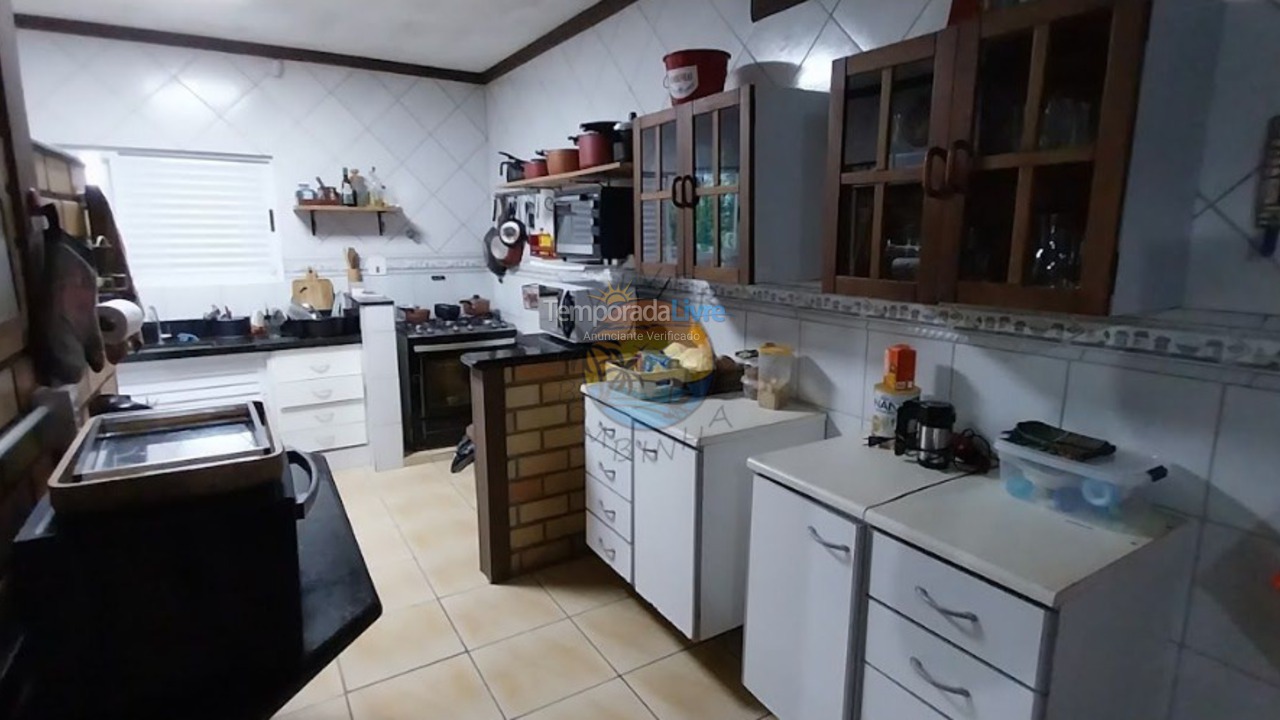 Casa para alquiler de vacaciones em Bombinhas (Praia de Bombas)