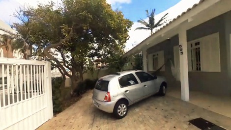 Ótima casa com piscina a 30m da praia dos ingleses