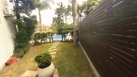 Ótima casa com piscina a 30m da praia dos ingleses