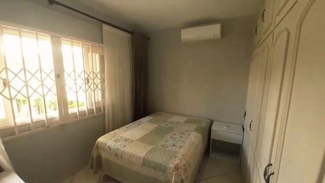 Ótima casa com piscina a 30m da praia dos ingleses