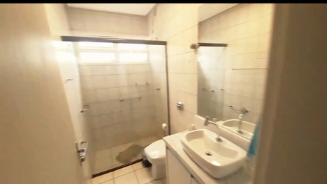 Ótima casa com piscina a 30m da praia dos ingleses