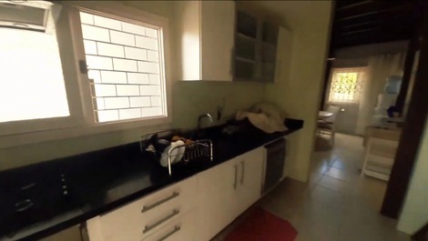 Ótima casa com piscina a 30m da praia dos ingleses