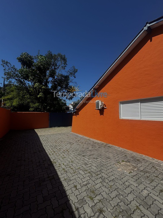 Casa para alquiler de vacaciones em São Sebastião (Barequeçaba)