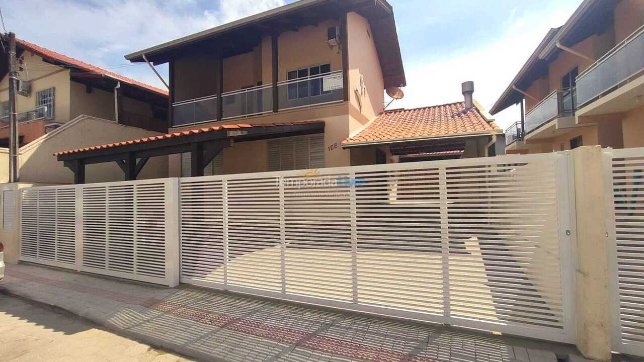 House for vacation rental in Bombinhas (Canto Grande)
