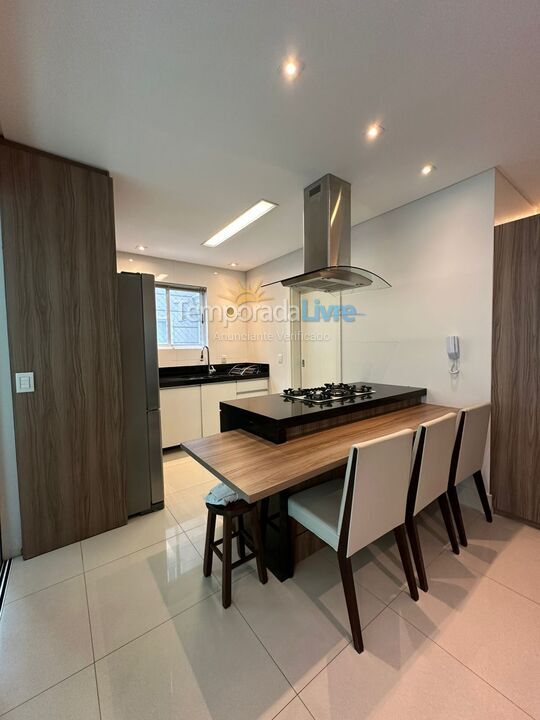 Apartamento para aluguel de temporada em Itapema (Meia Praia)