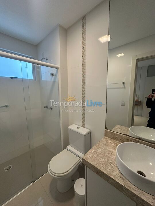 Apartamento para aluguel de temporada em Itapema (Meia Praia)