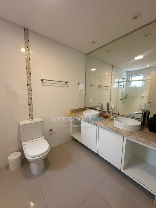 Apartamento para aluguel de temporada em Itapema (Meia Praia)