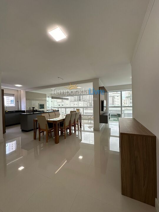 Apartamento para aluguel de temporada em Itapema (Meia Praia)